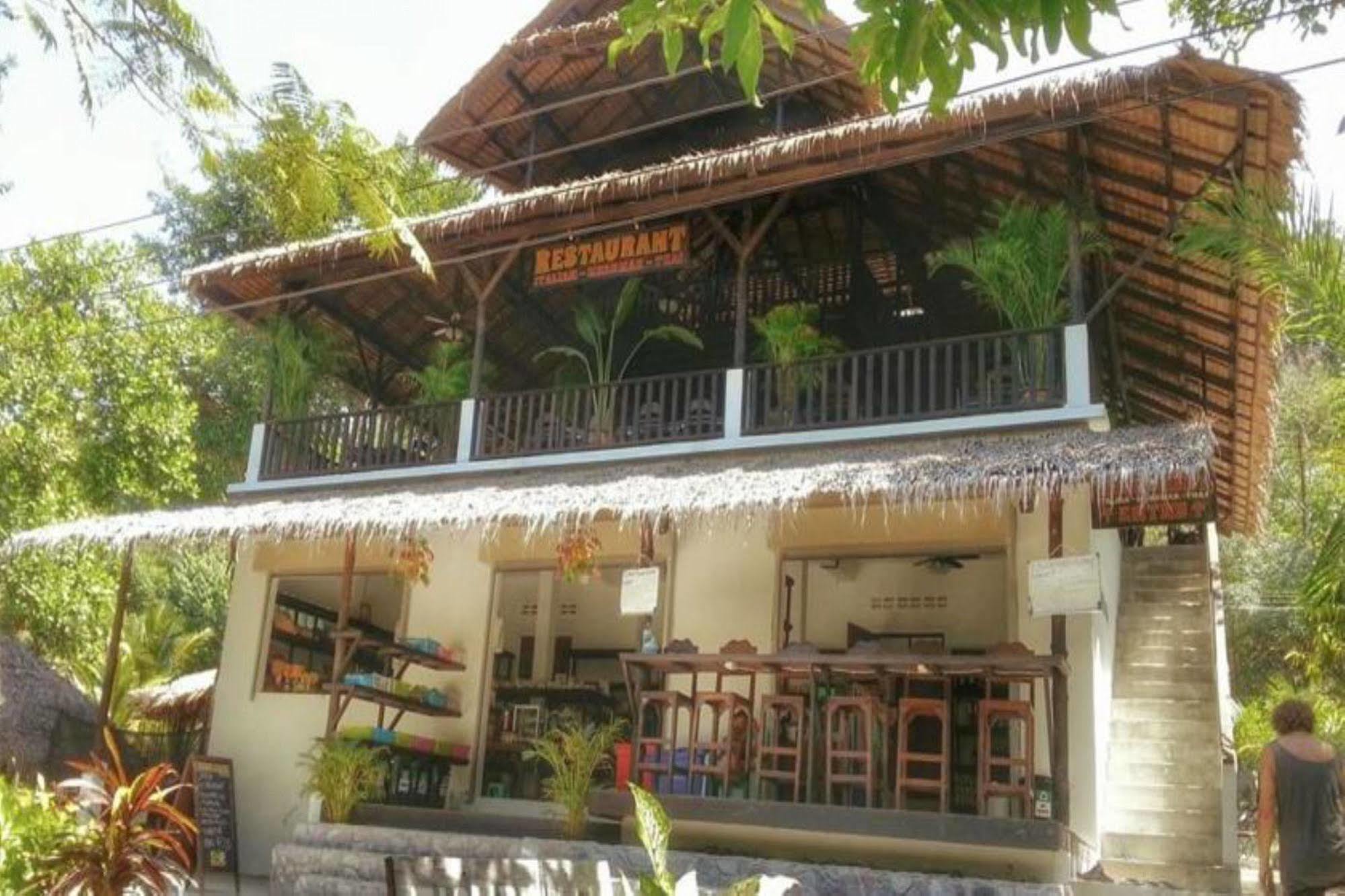 Flower Power Village Hotel 2*