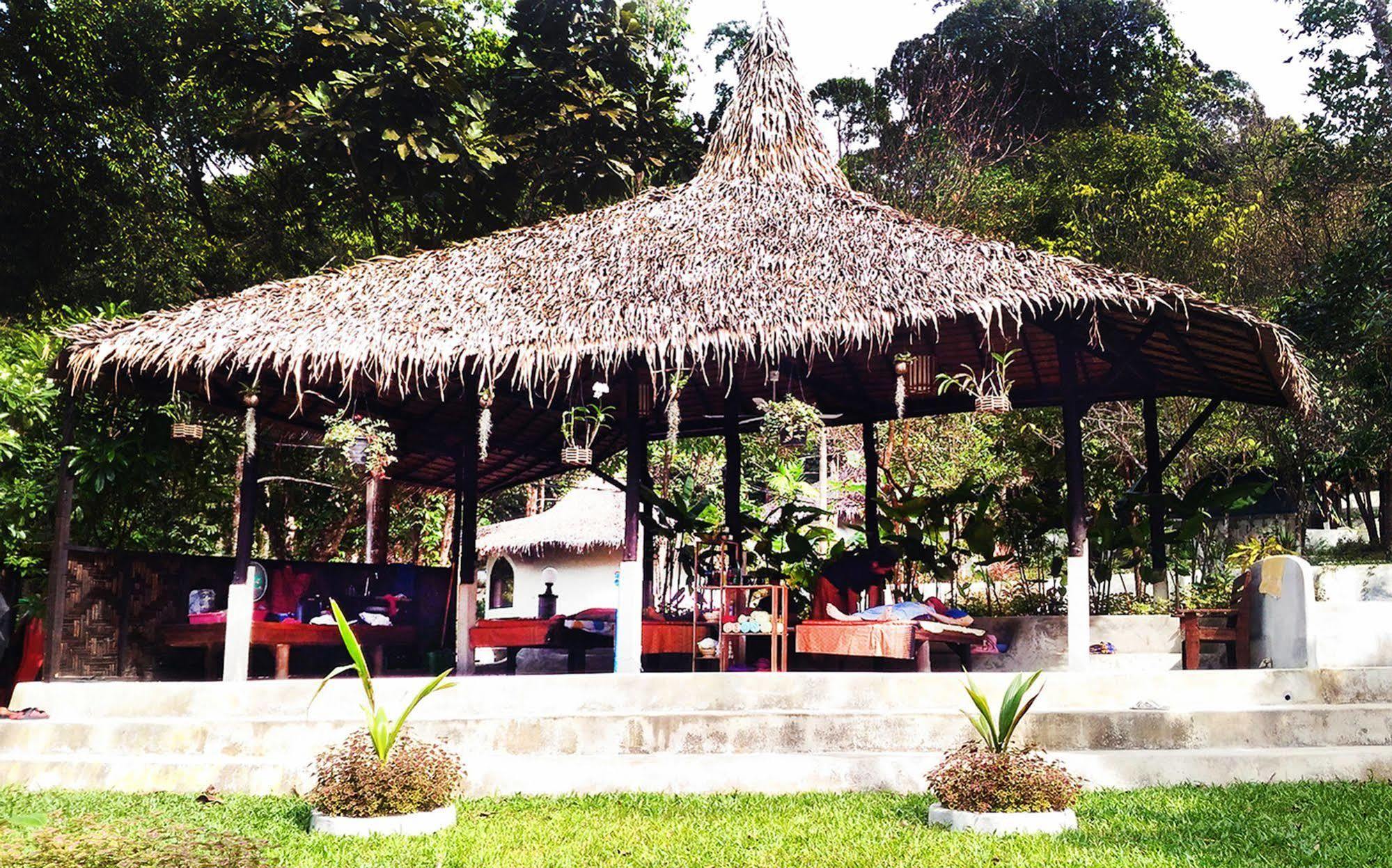 Hotel Flower Power Village 2*