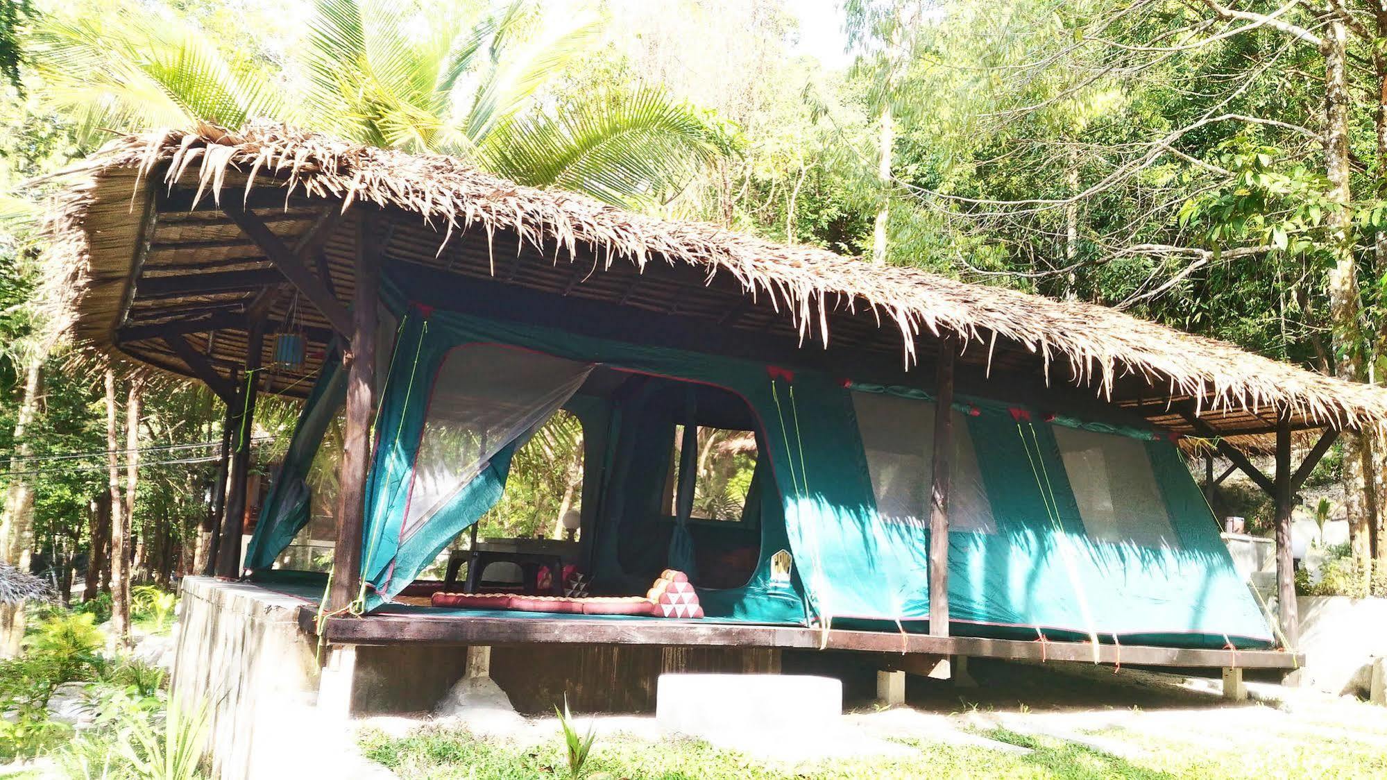 Flower Power Village Hotel