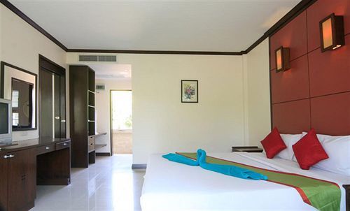 Nirundorn Chaam Resort 3*