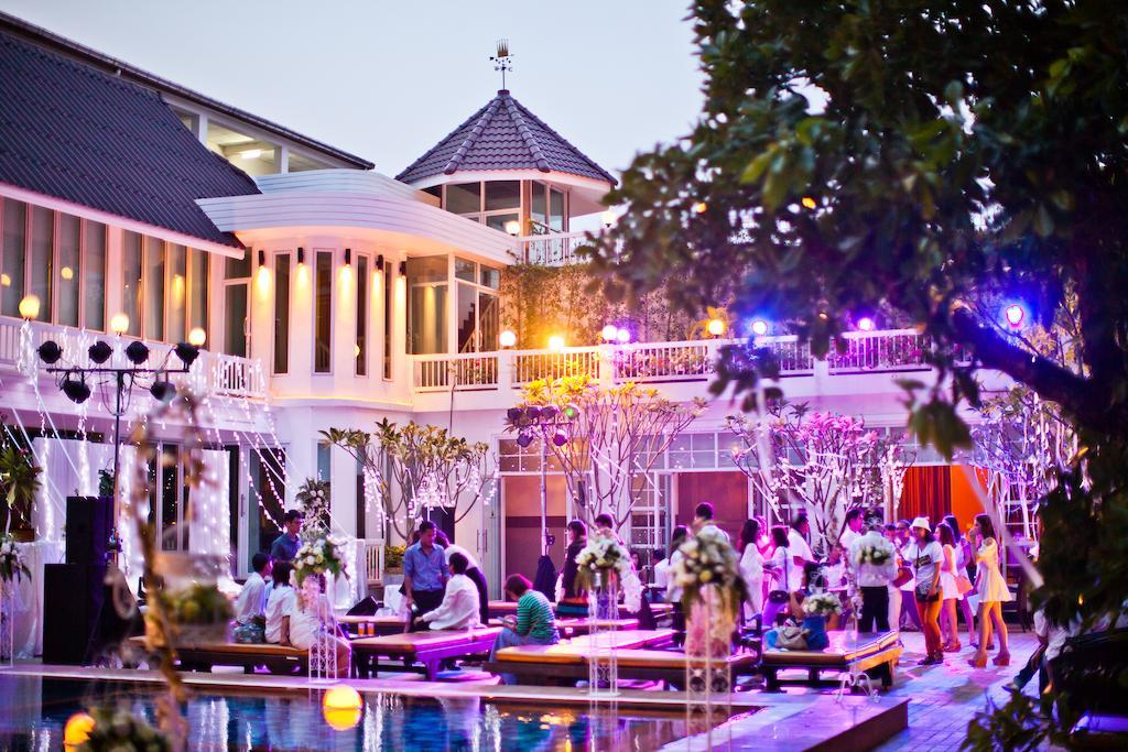 Paradise Hotel