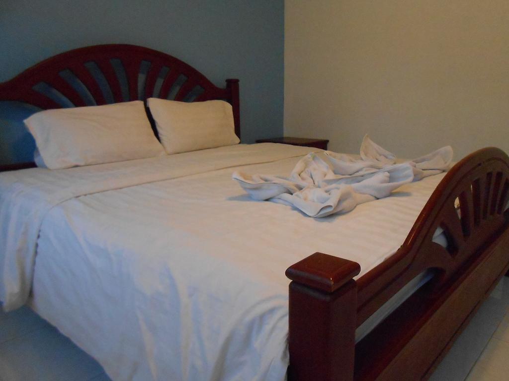 Baan Aunrak Resort