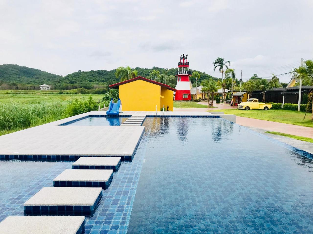 Apinya Bangsaray Resort