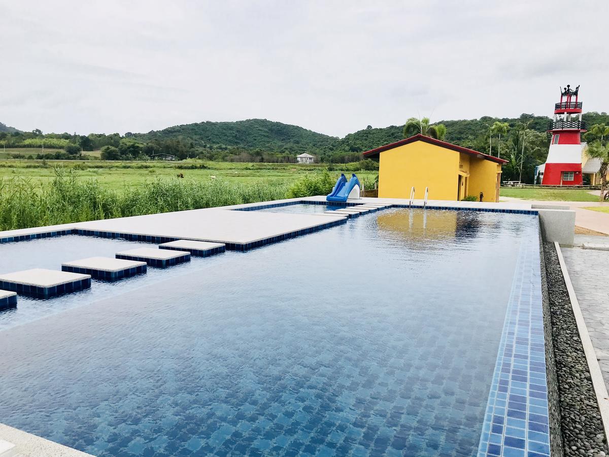 Apinya Bangsaray Resort