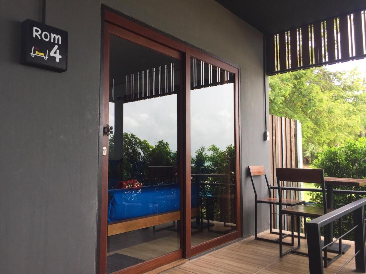 Baan Rom Talay Made' 2*