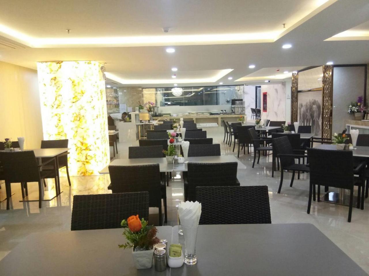 Hotel Golden Jomtien Beach