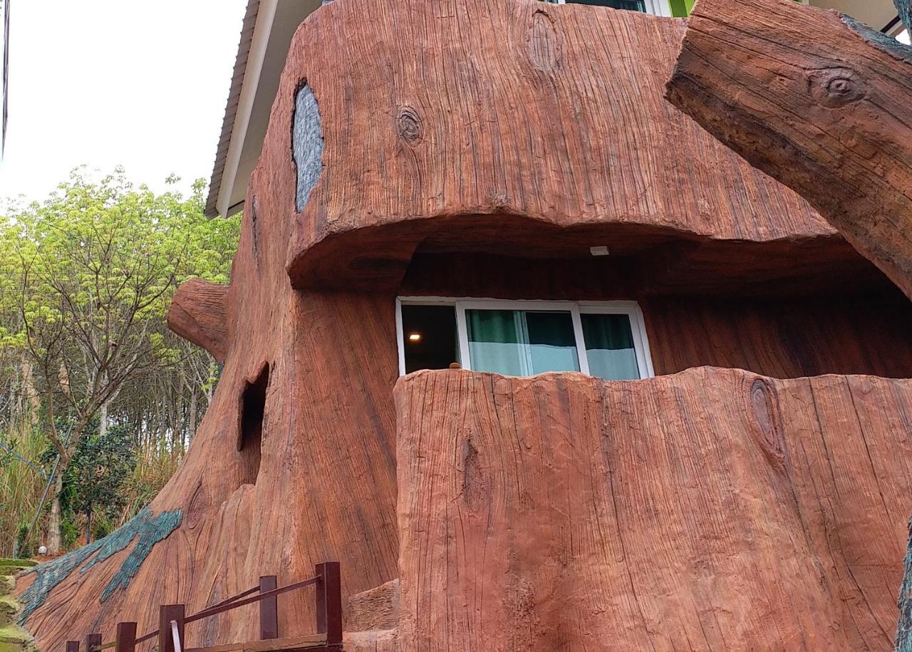 Rainbow House Resort *