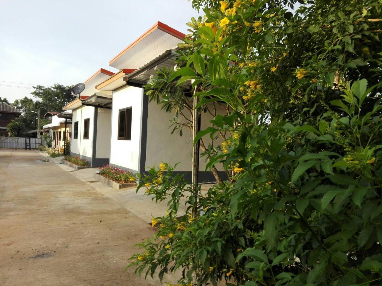 Garden Resort Nang Rong