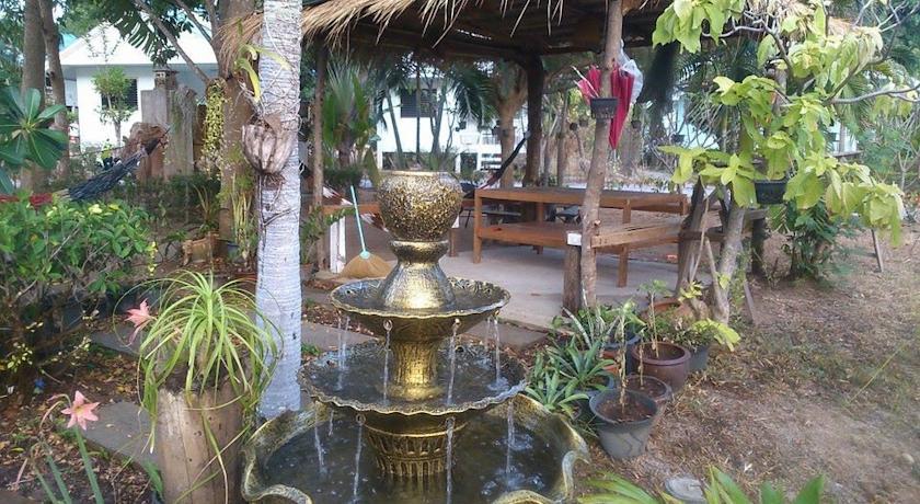 Lemon Tree Hotel 2*