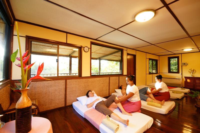 Hintok River Camp Resort