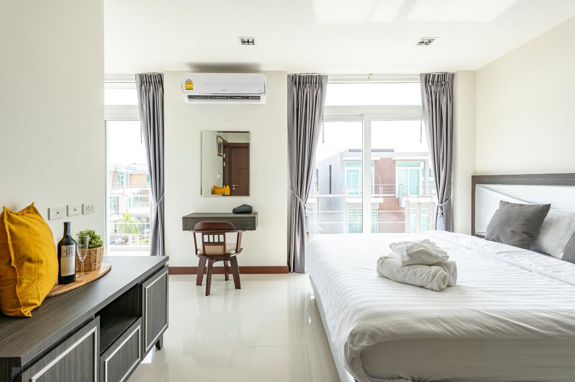 Golden Sea Pool * Hua Hin