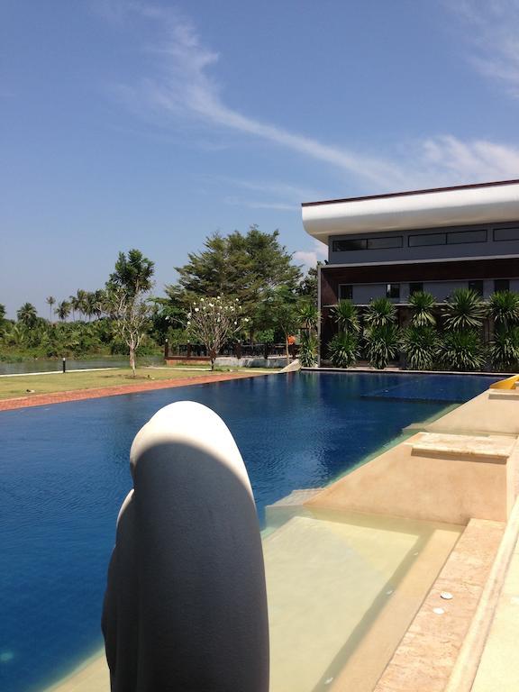 Naraya Riverside Hotel Surat Thani