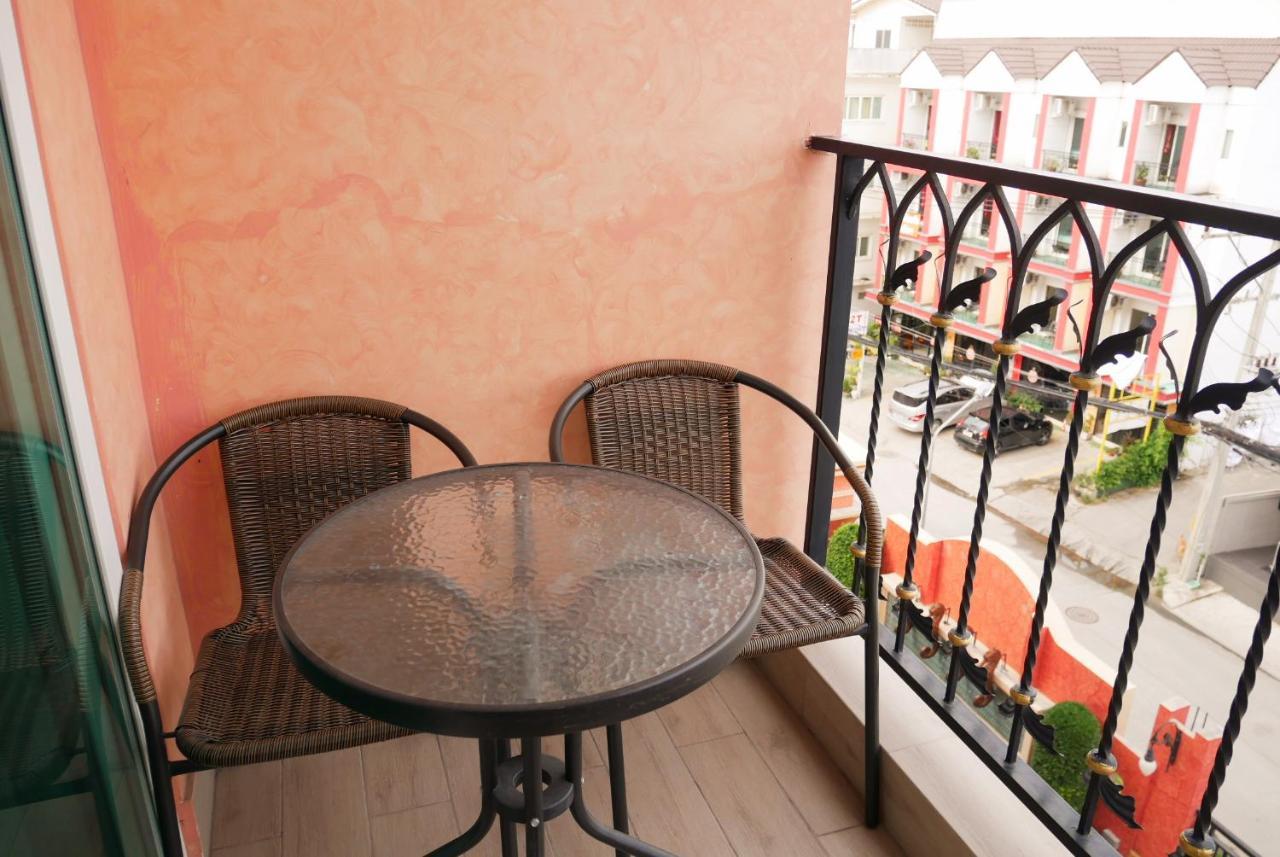 Seven Seas Pattaya & Sofa Bed Apartment
