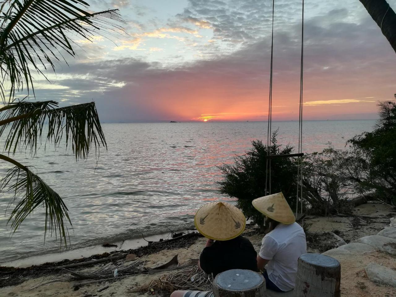 The Ford Sunset 2* Wok Tum