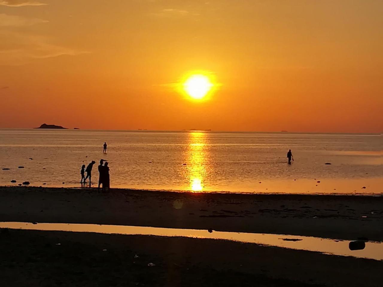 Resort The Ford Sunset Wok Tum