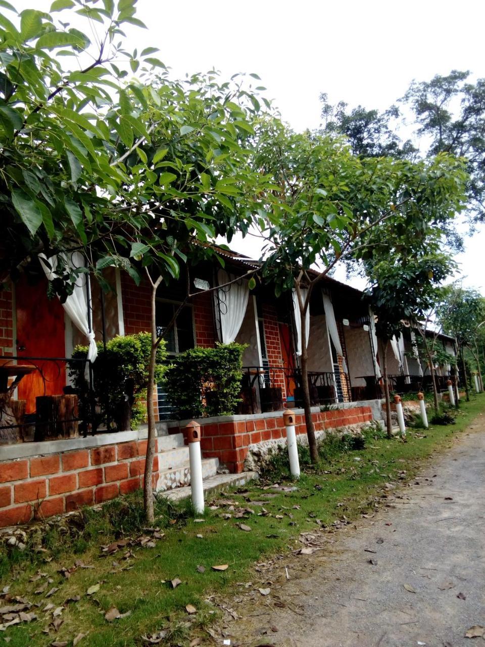 Resort Khunkhao Tamnanprai Suan Phueng