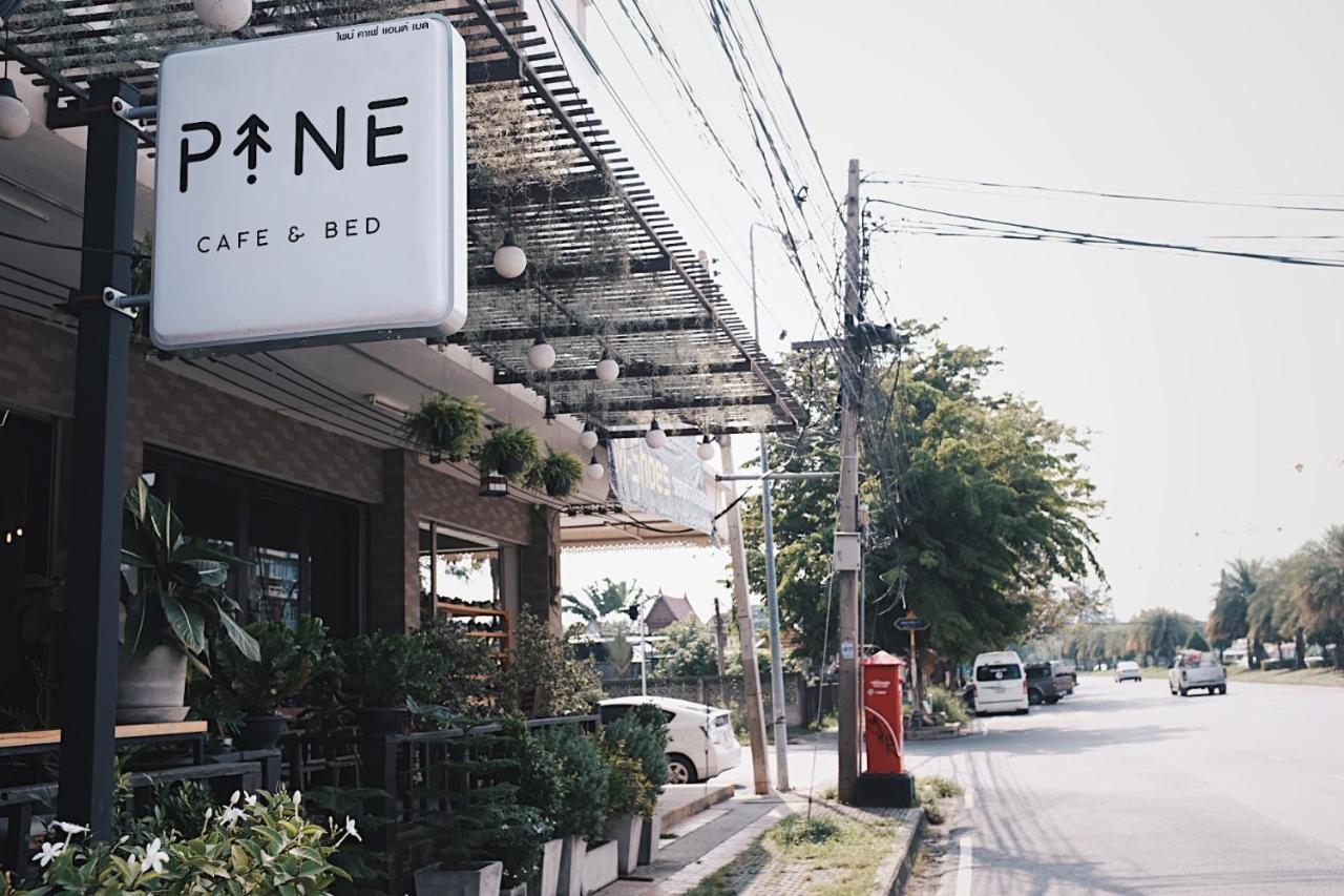 Pine Cafe'&bed