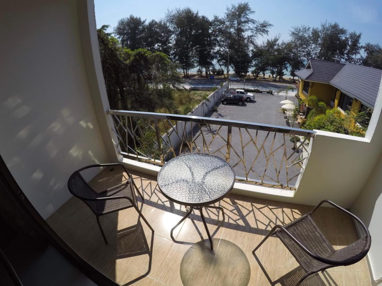 Yellow House Rayong Bed & Breakfast 3*