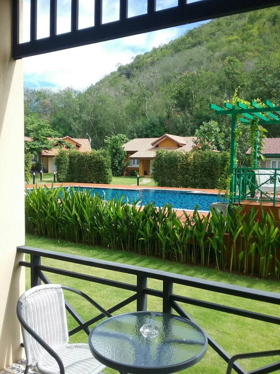 Palazzo Pavone Gallery & Resort 3*