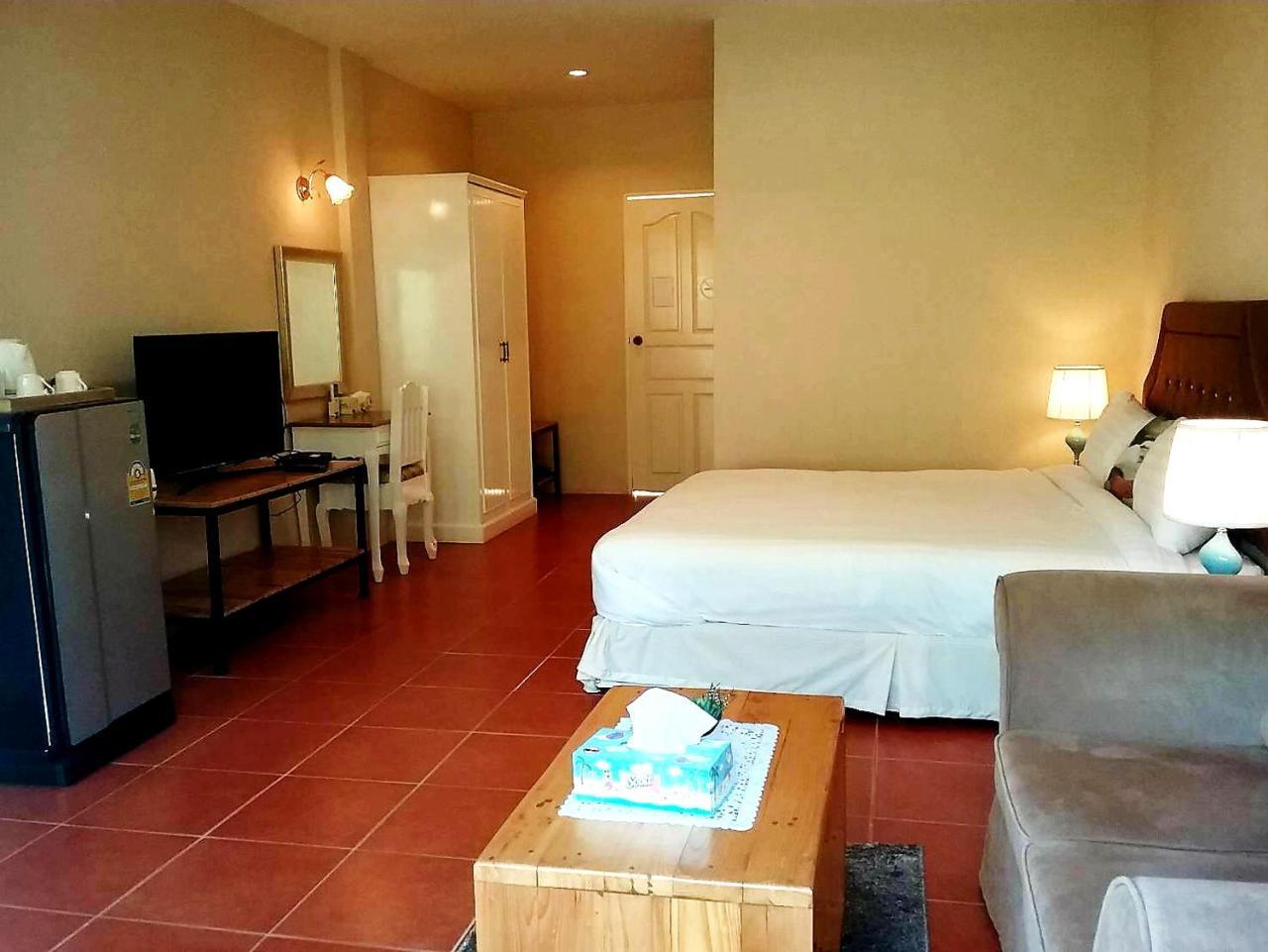 Resort Palazzo Pavone Gallery & Ban Bung Toei