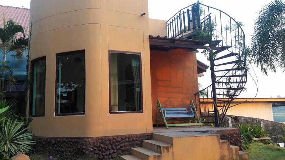 Baan Din Baramee Hotel