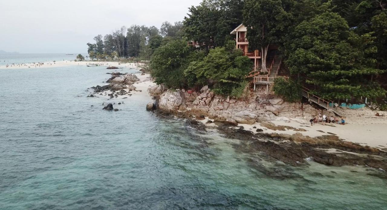 Adang Sea Eco-village Sunset Hotel