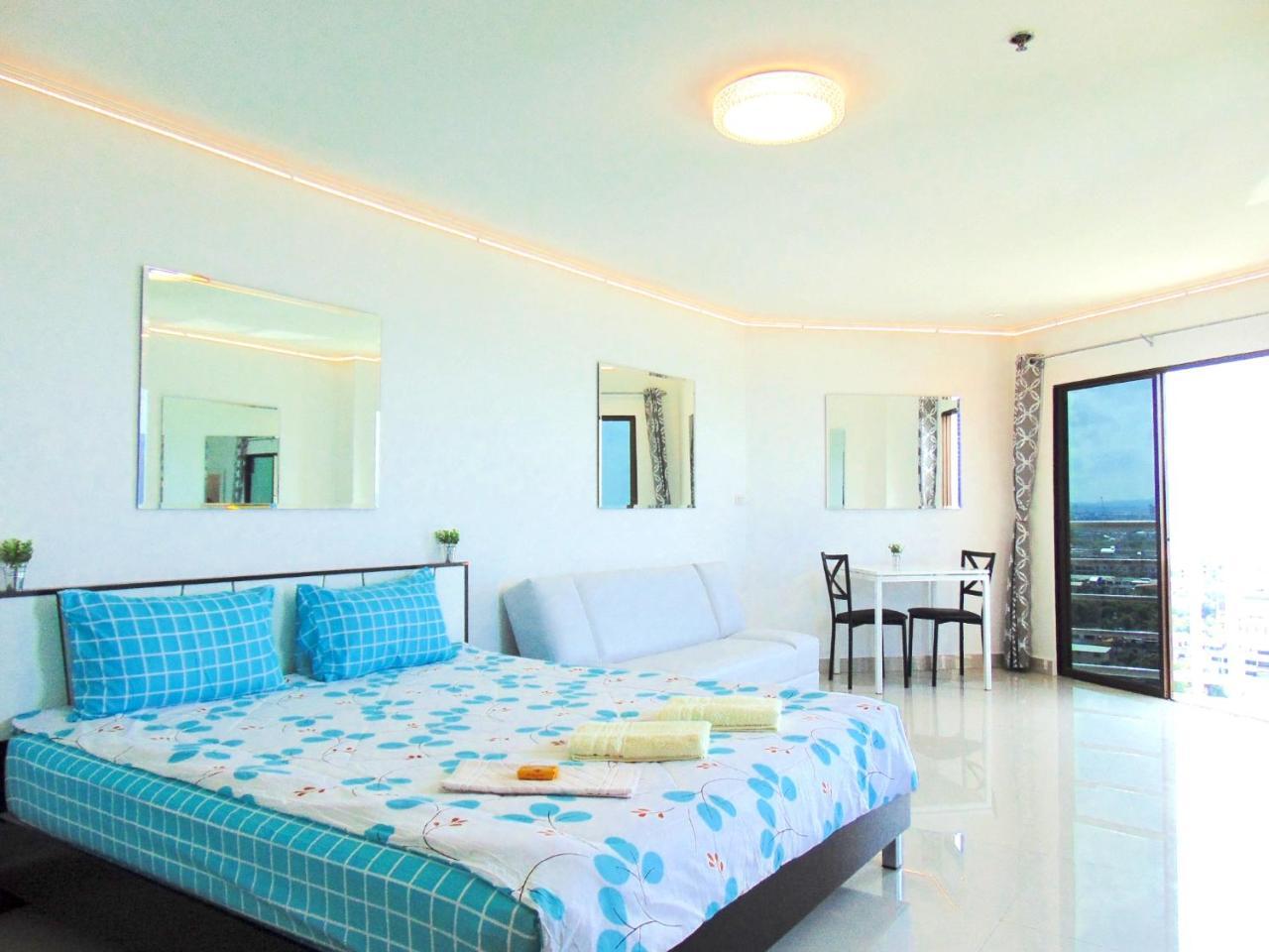 Sea View Beachfront Pattaya Apartment *