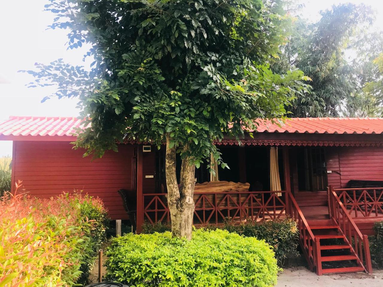 บ้านเรือนไท Ban Ruenthai Muaklek Resort Muak Lek