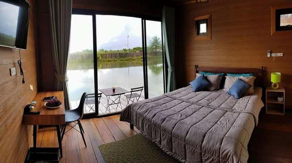 Calm At Bangphat Resort Bor Saen