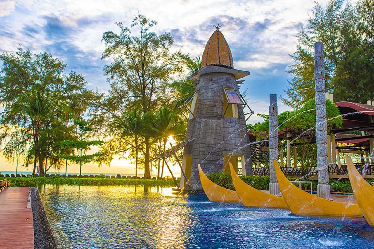 Graceland Khaolak Beachfront Resort