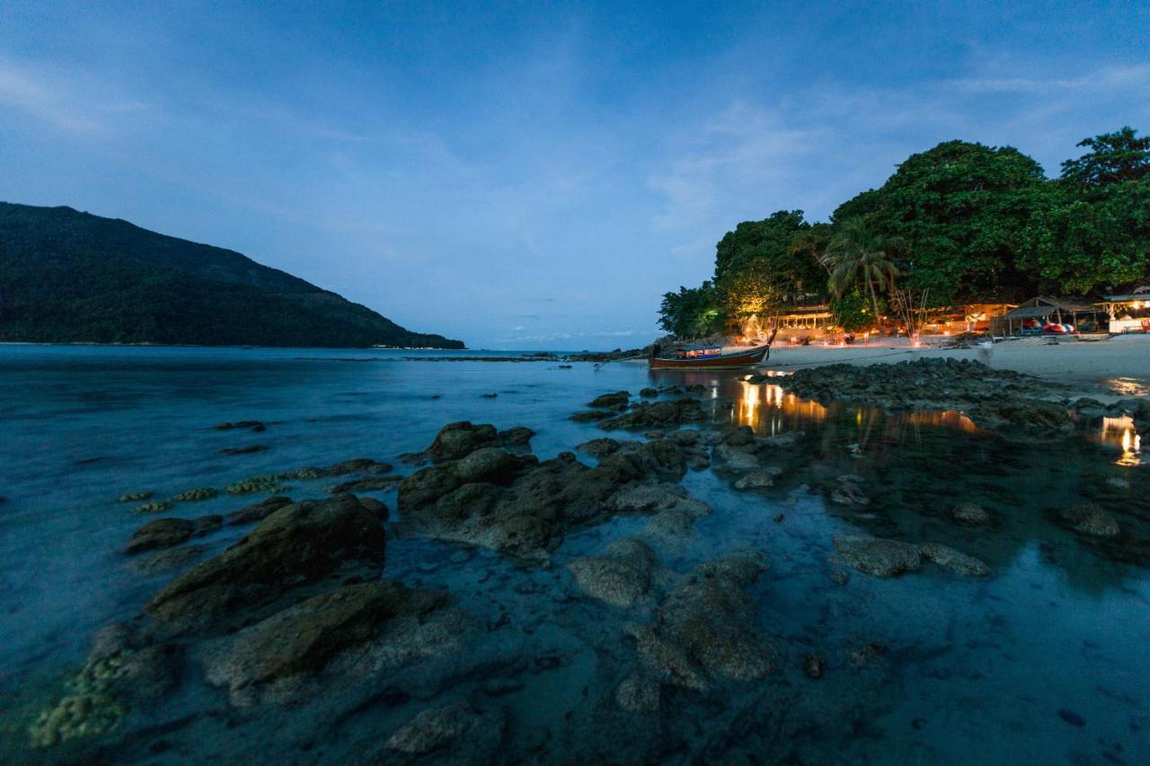 Adang Sea Eco-village Sunset Hotel