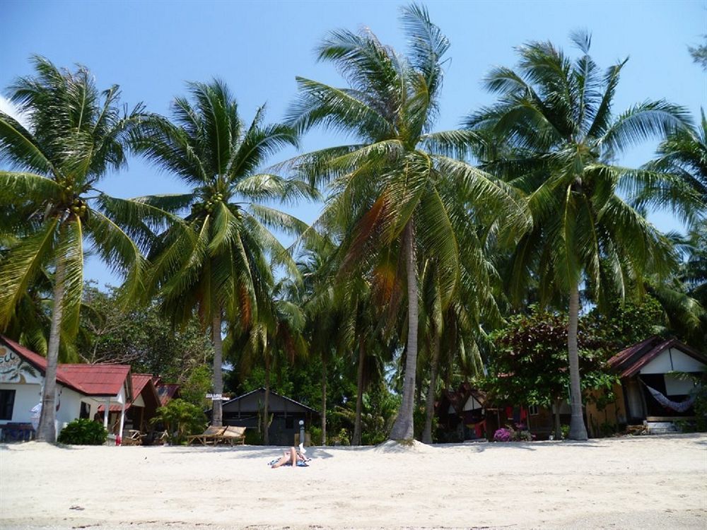Sea Bar & Baan Tai