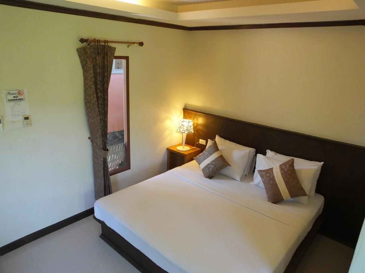 Lanta Nature House Hostel