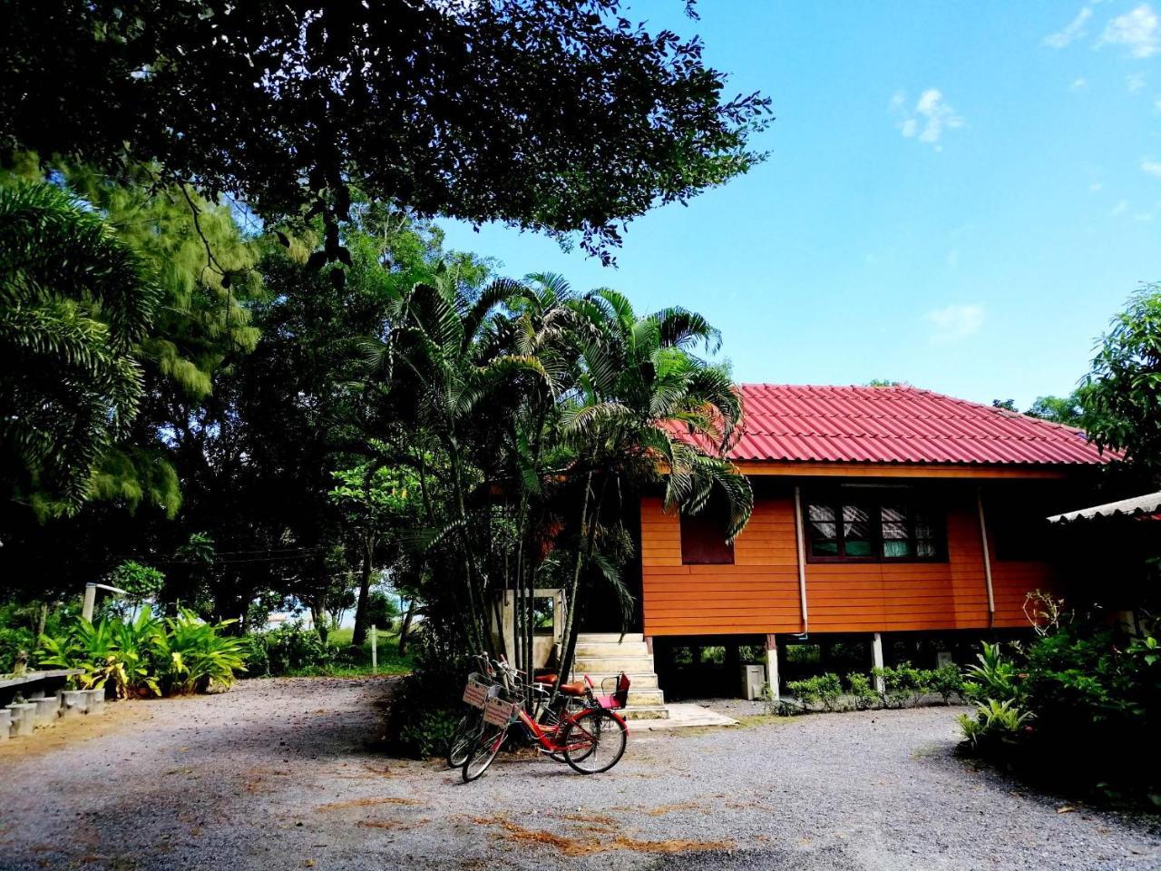 บ้านสนมณีโฮมสเตย์ Bansonmanee Holiday park *