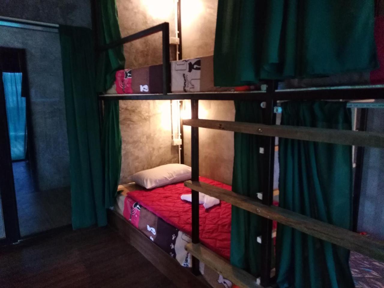 Phayam Hostel Koh Phayam