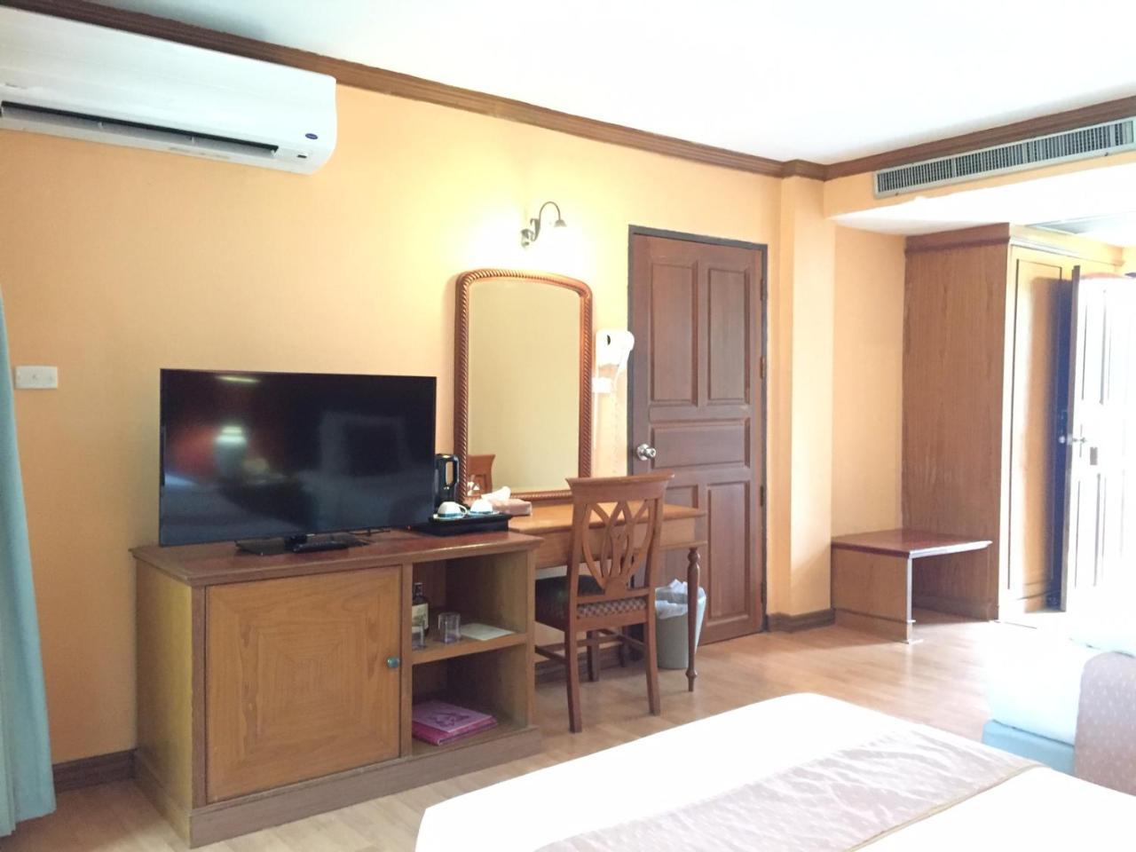 Ubon Buri & 4* Warin Chamrap