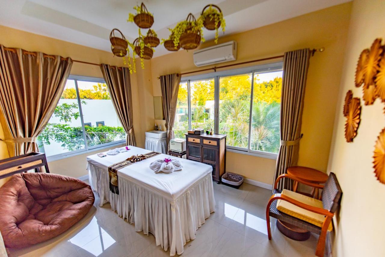 Resort Corner