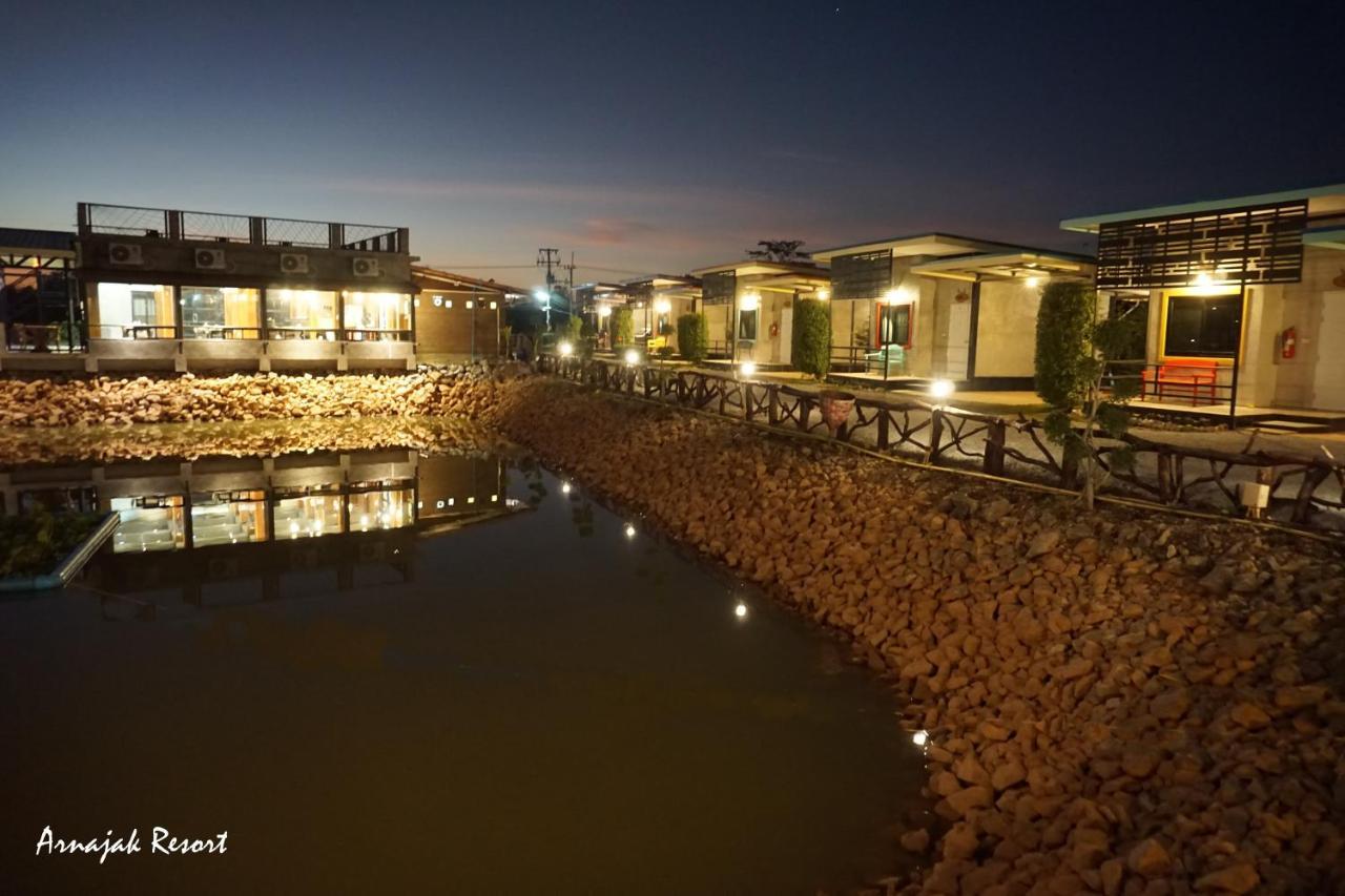 Arnajak Resort *