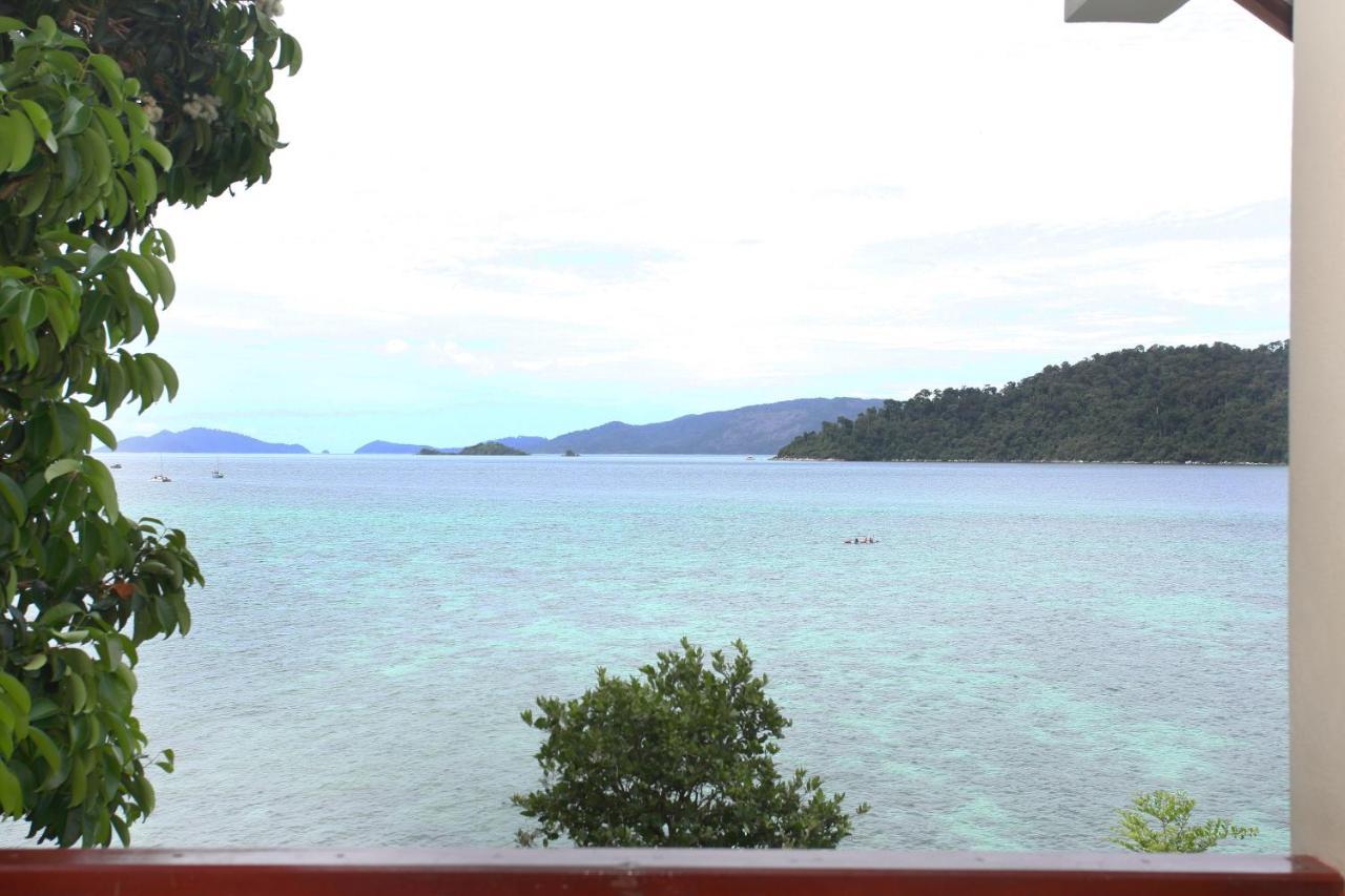 Adang Sea Eco-village Sunset Hotel