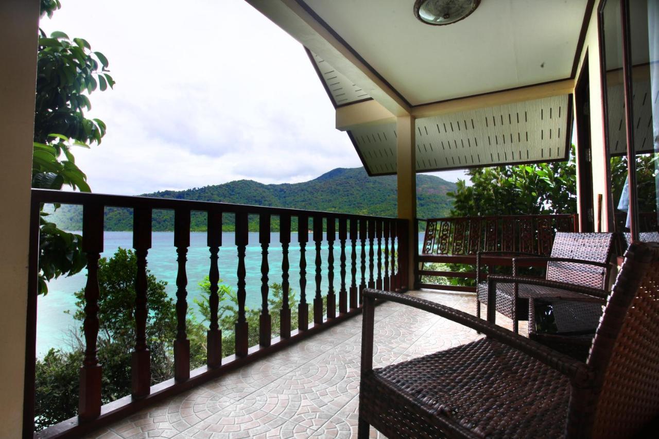 Adang Sea Eco-village Sunset Hotel