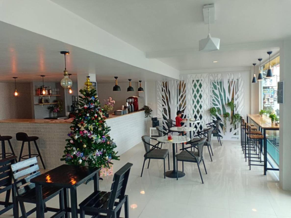 Hotel The Circle Jomtien Beach