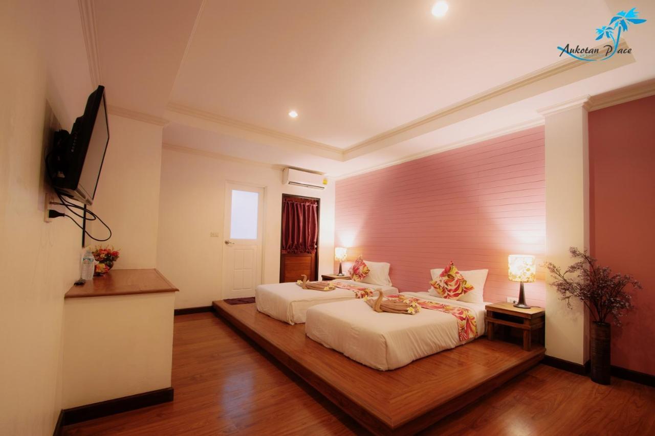 Aukotan Place 3*