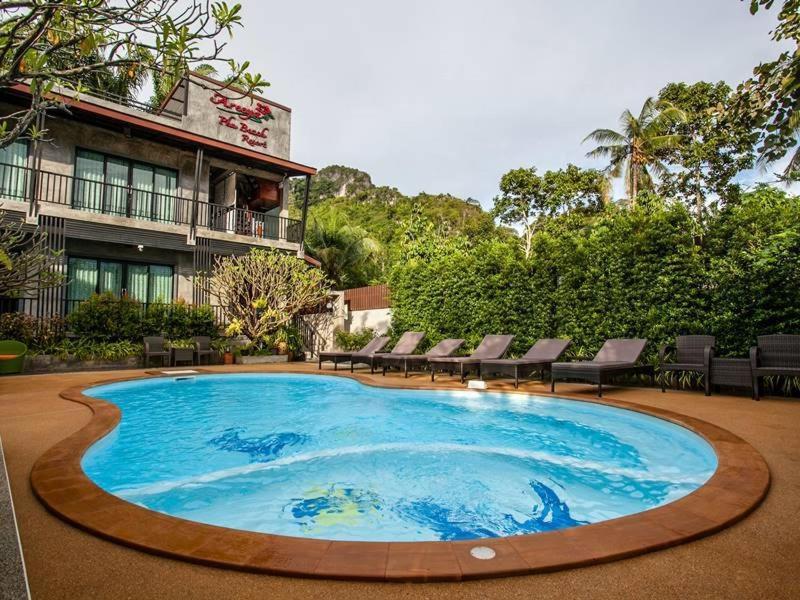 Hotel Areeya Phu Beach