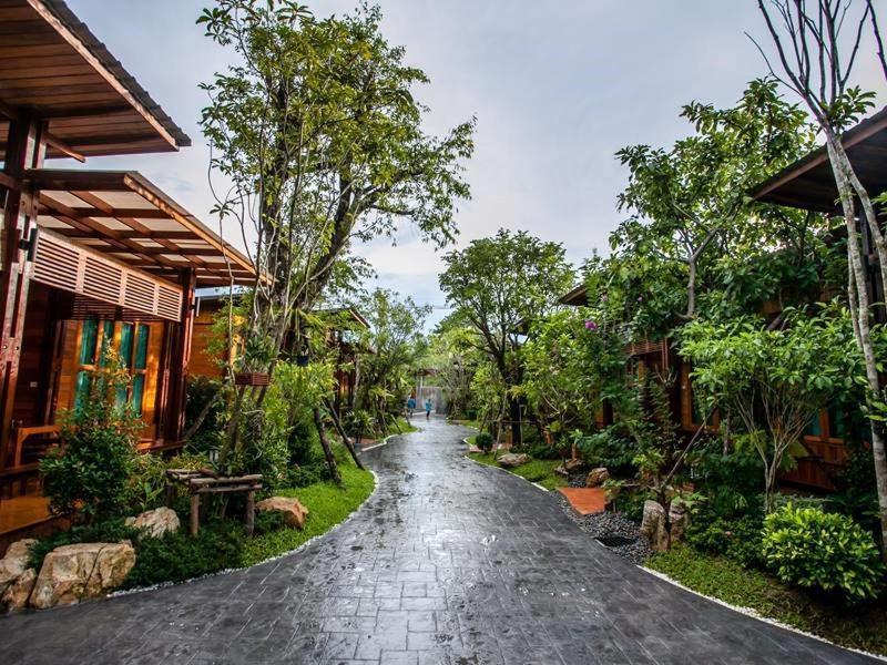 Hotel Areeya Phu Beach 4*