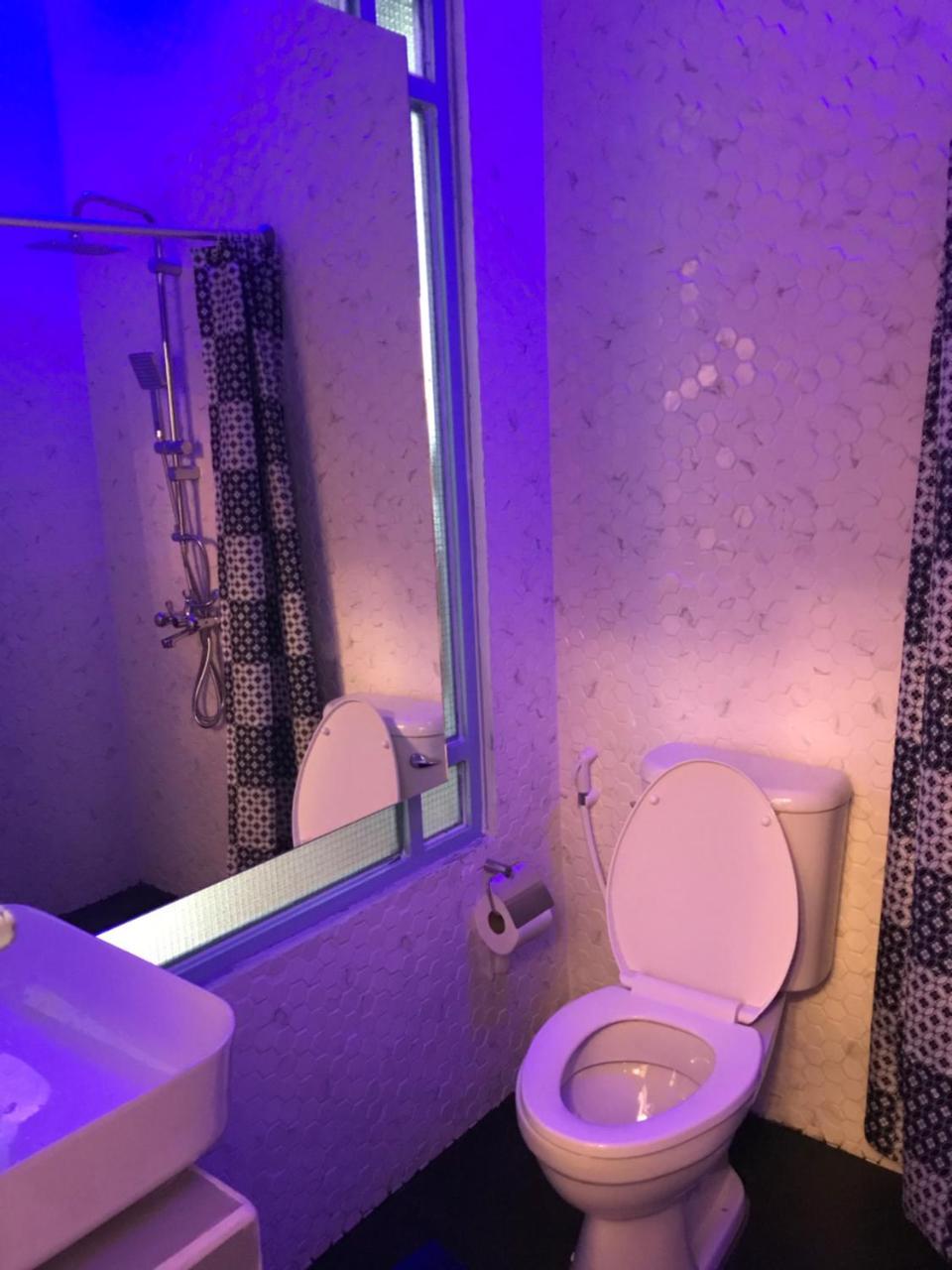 Blu Ari Stylish Gay Poshtel * Banguecoque