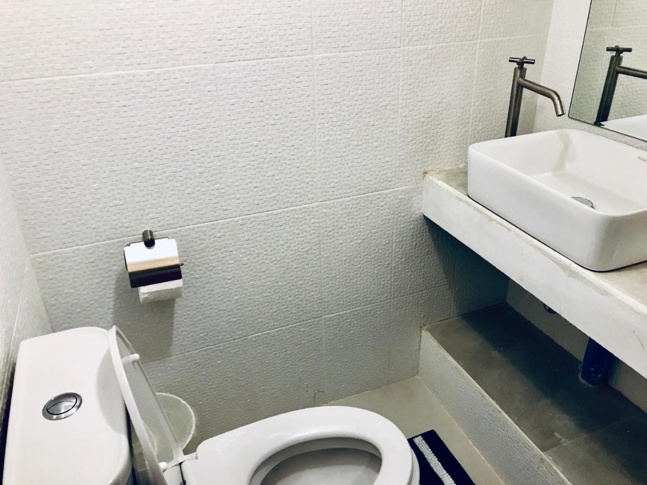 Blu Ari Stylish Gay Poshtel * Banguecoque