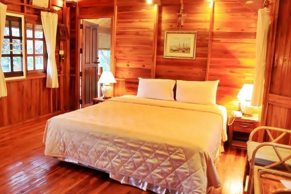 Aunchaleena Front Resort, Koh Chang Bang Bao Beach