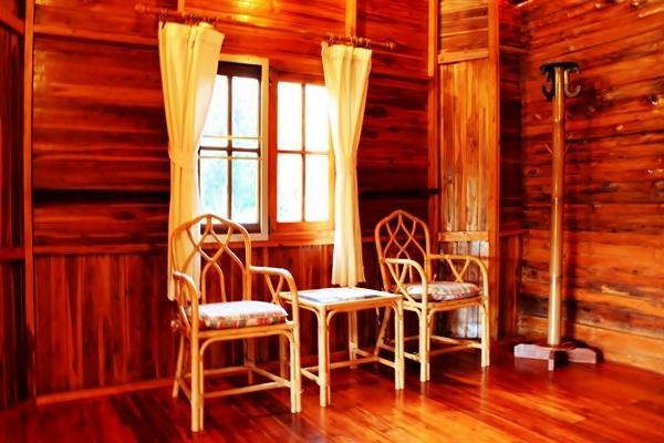 Aunchaleena Front Resort, Koh Chang Bang Bao Beach