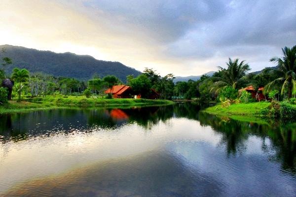 Aunchaleena Front Resort, Koh Chang 3* Bang Bao Beach