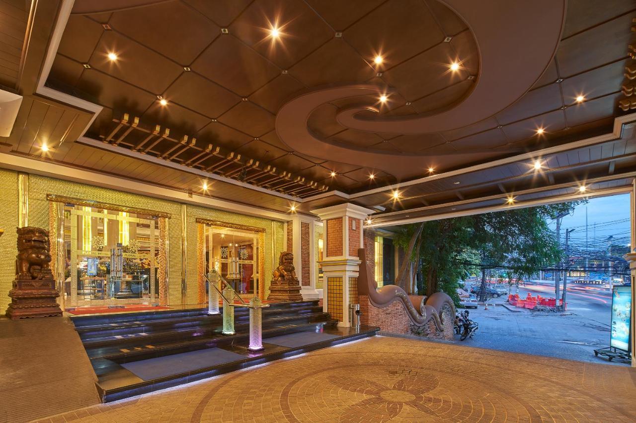 Resort Floral - Dolphin Circle